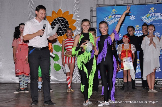 Все участники отчетного концерта получили грамоты от администрации лагеря «Перлина Донеччини».