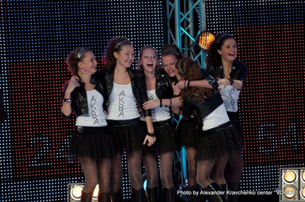 шоу-группа «Аква» (Донецк) радуется победе в вокальной номинации