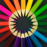 1200px-Colouring_pencils
